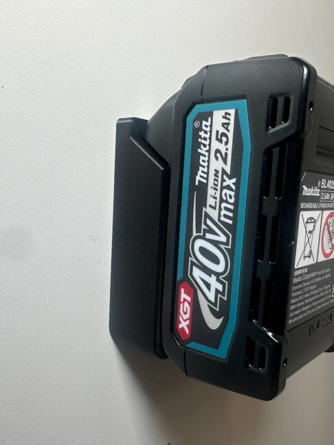 Makita XGT 40v battery wall mount with locking