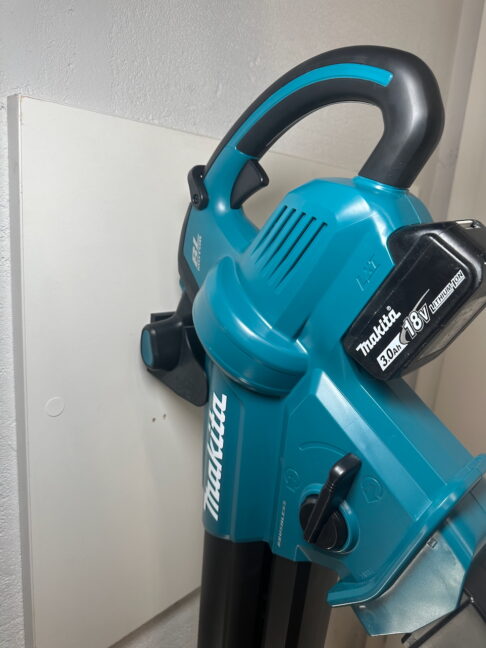 Makita DUB187 Wall mount